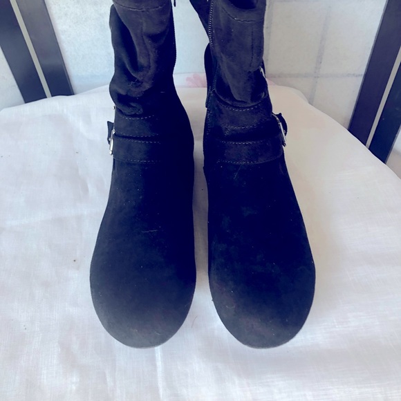 Brand new never been worn womens black suede zip up bootie size 10 - Picture 2 of 7